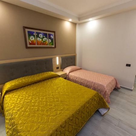 Western Star Hotel Durrës Esterno foto