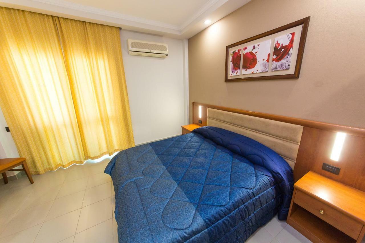 Western Star Hotel Durrës Esterno foto