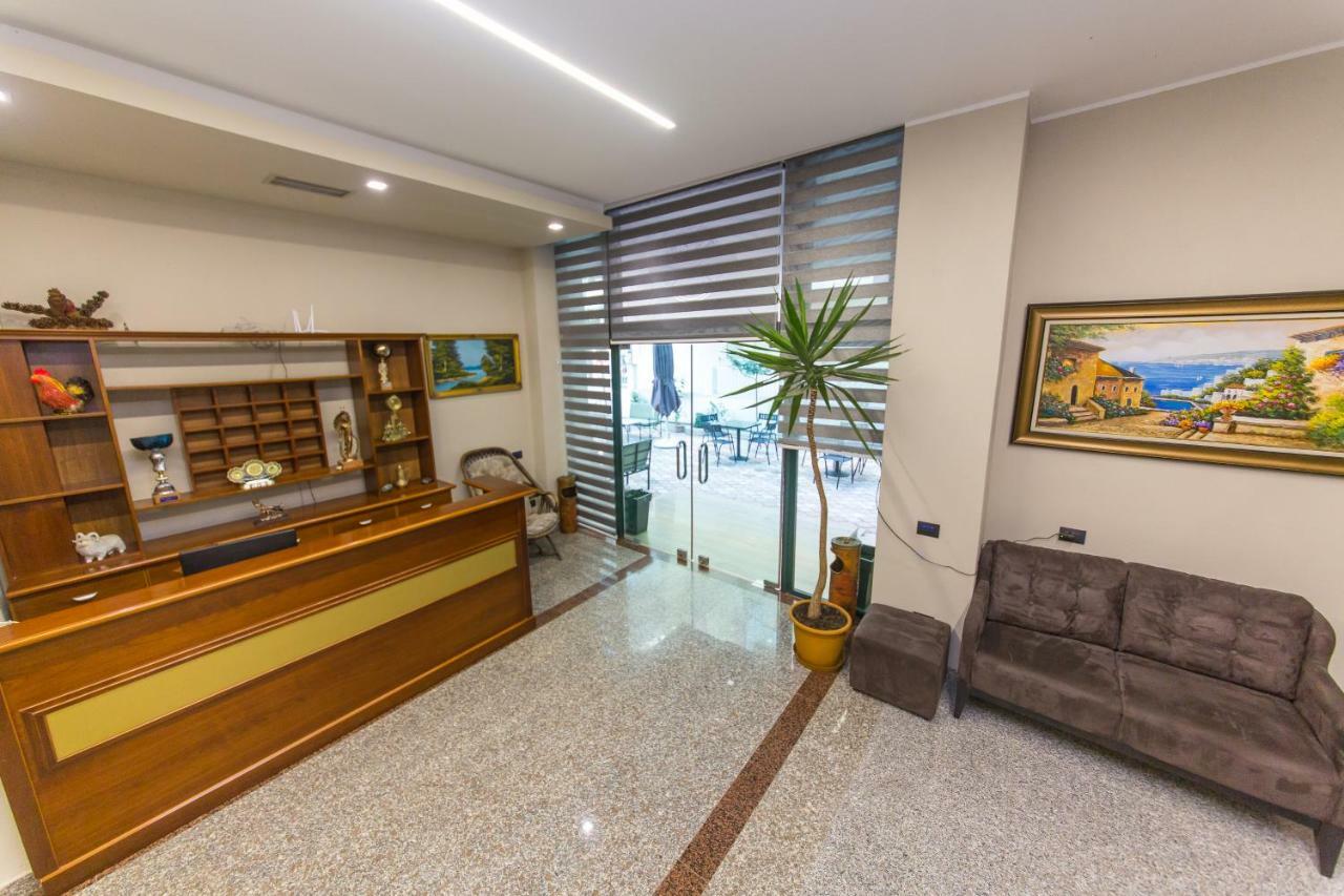 Western Star Hotel Durrës Esterno foto