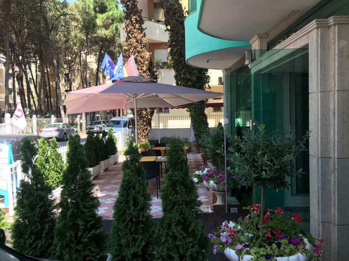 Western Star Hotel Durrës Esterno foto