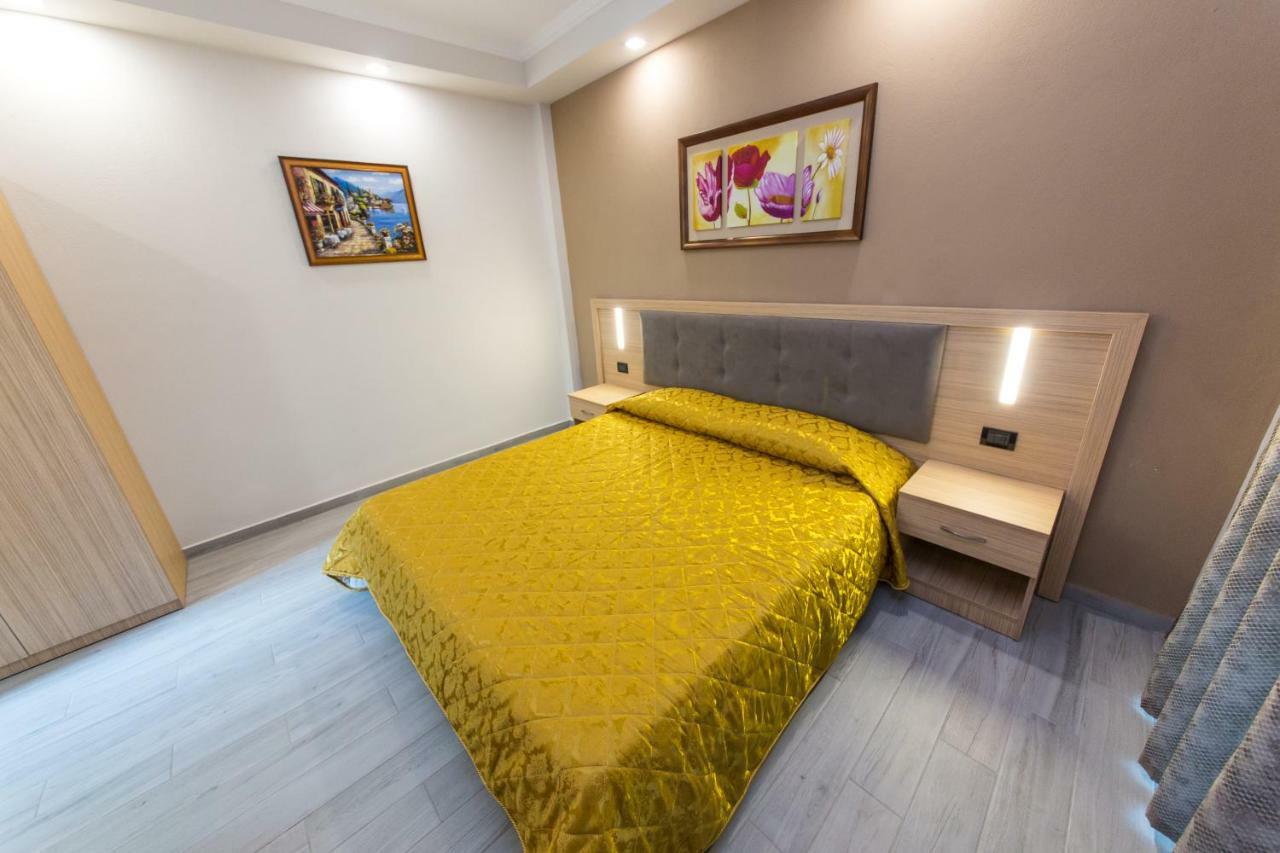 Western Star Hotel Durrës Esterno foto