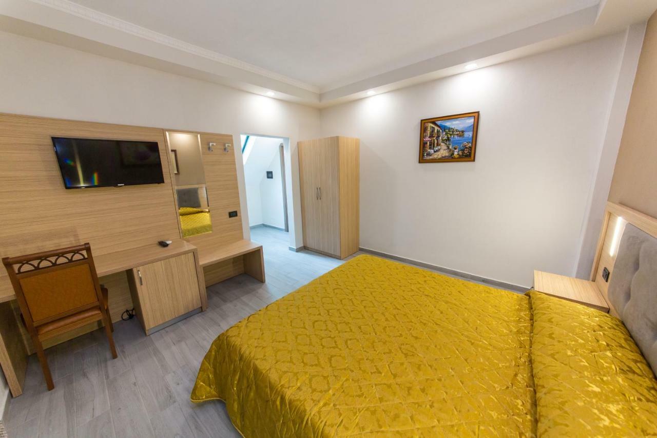 Western Star Hotel Durrës Esterno foto