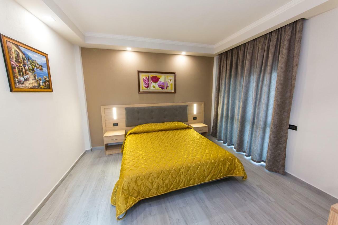 Western Star Hotel Durrës Esterno foto