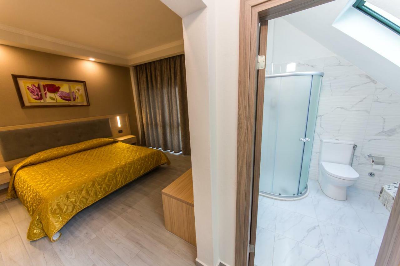 Western Star Hotel Durrës Esterno foto